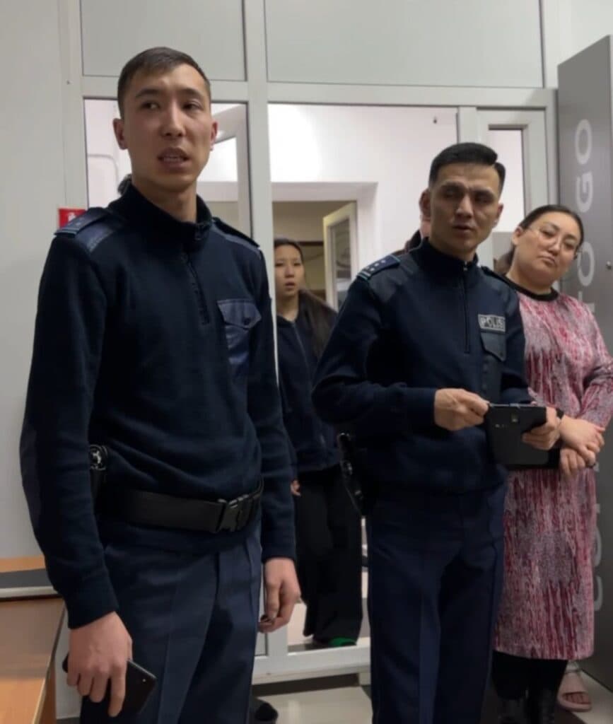 EsU 宿舍举办与社区民警的会面
