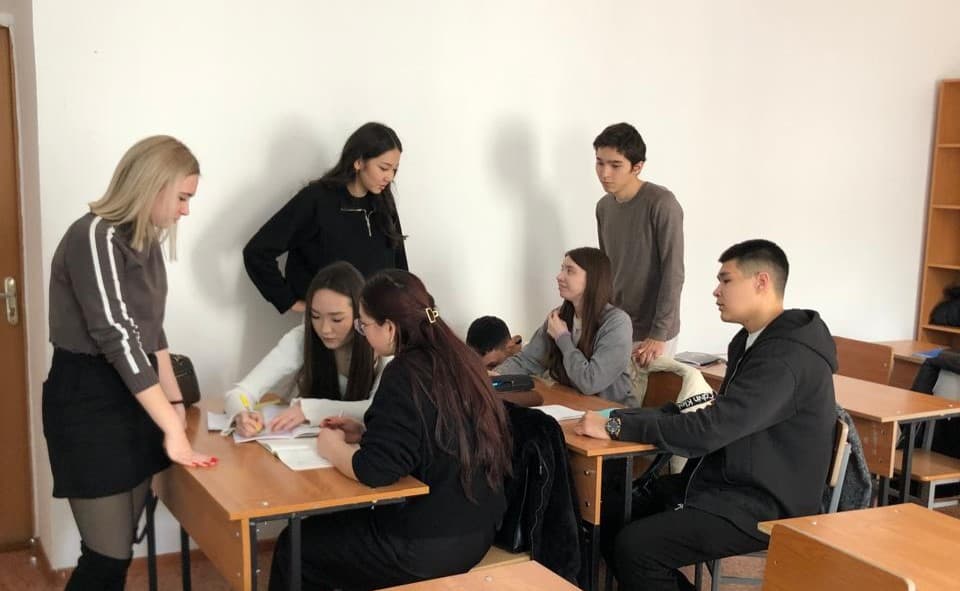 В Esil University прошла викторина «Enjoy English»