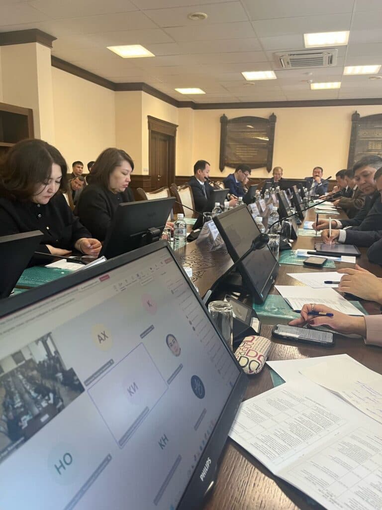 Esil University 工作人员在刑法改革国际会议上发言