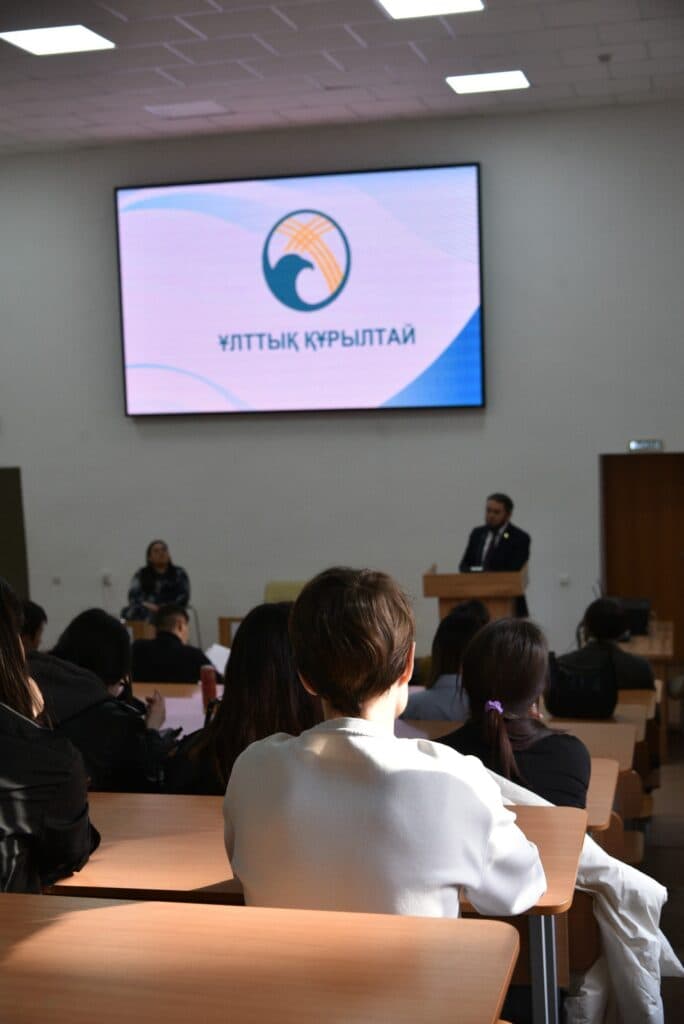 Esil University студенттеріне IV Ұлттық құрылтайдың негізгі бастамалары туралы айтылды
