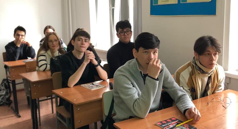 Esil University-де «Enjoy English» викторинасы өтті
