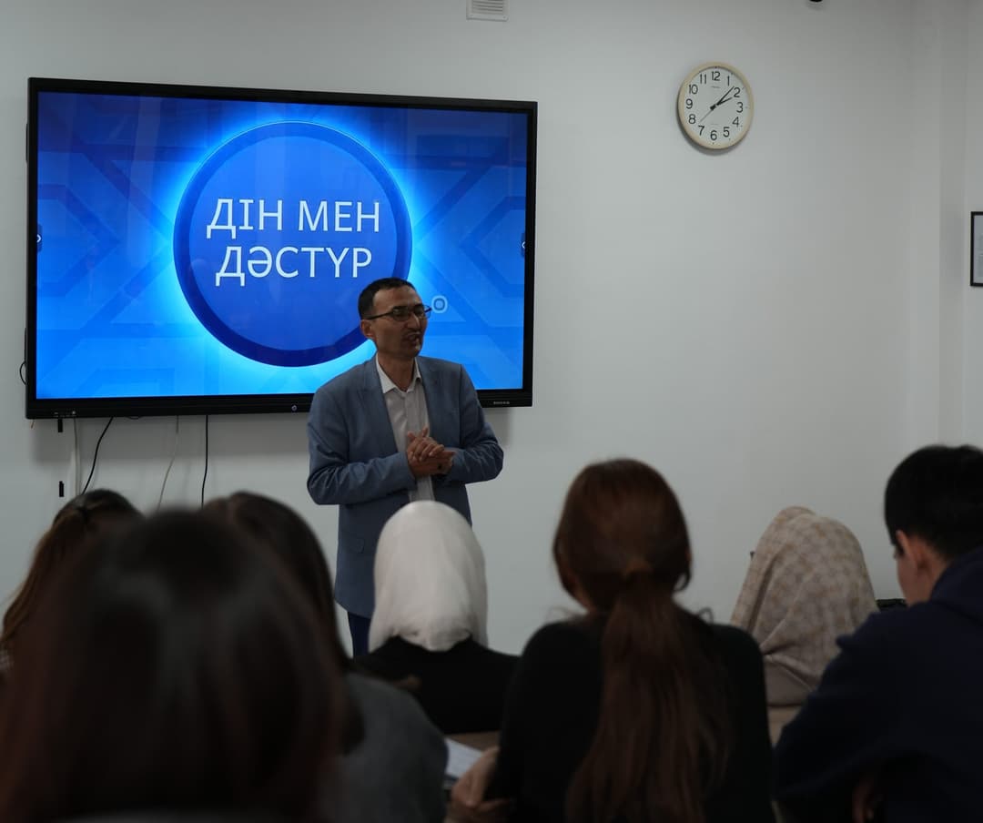 Студенттермен «Дін және дәстүр» тақырыбында кездесу өтті