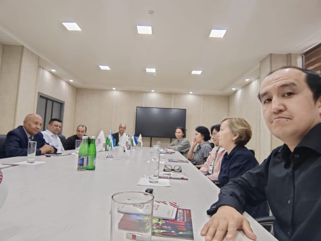 Көшбасшылық бойынша дөңгелек үстел: Esil University-дің Самарқандтағы көзқарасы