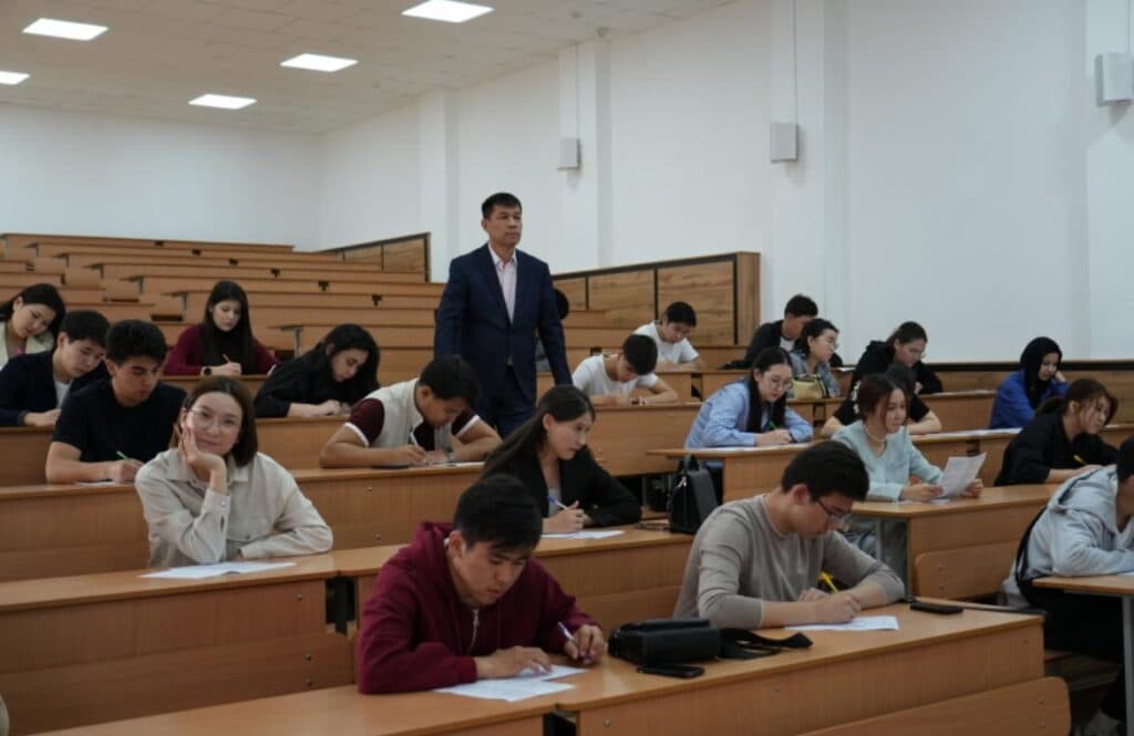 Esil University Students Tested Their Knowledge of Kazakhstan’s Constitution