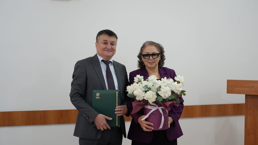 В Esil University поздравили профессора с 70-летним юбилеем