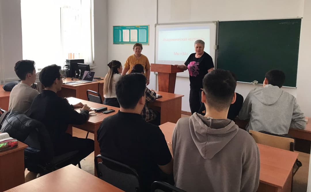В группах «Учет и аудит» прошел кураторский час об академической честности