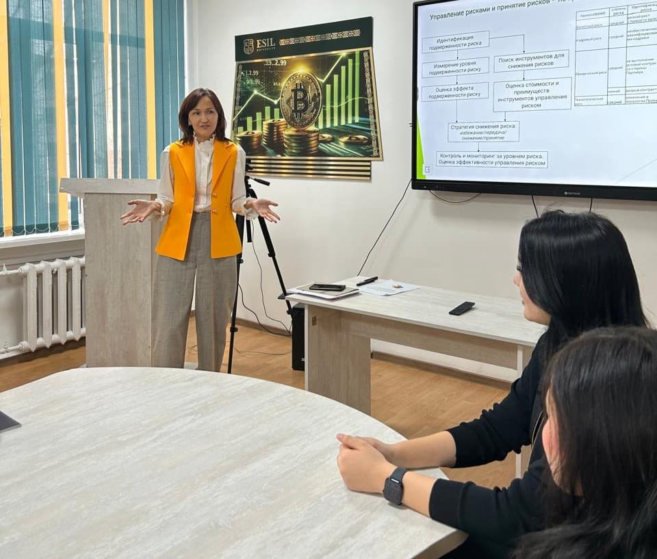 Esil University-де басқарушылық қаржылық есептілік бойынша дәріс өтті