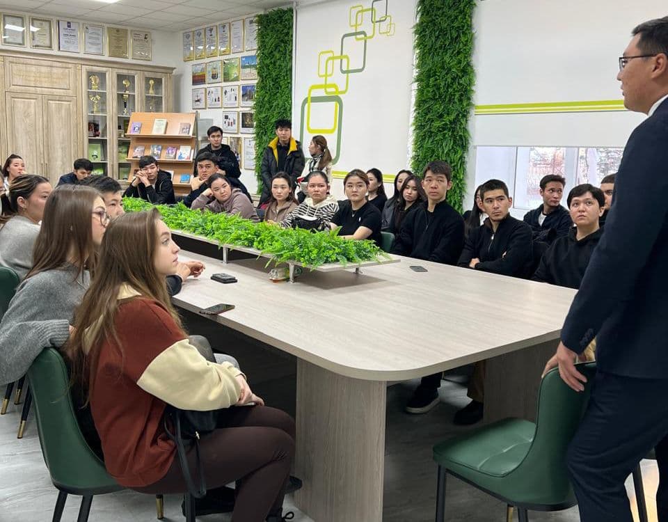 Студенттердің «Ауыл аманаты» партиясының өкілдерімен кездесуі өтті