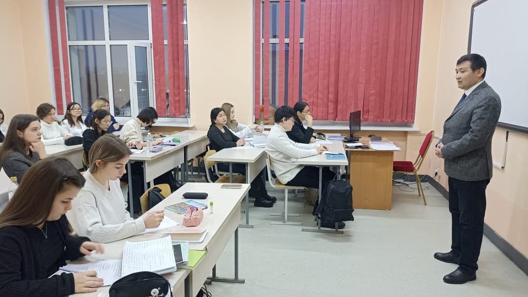 Встреча с выпускниками Международного колледжа имени Магжана Жумабаева