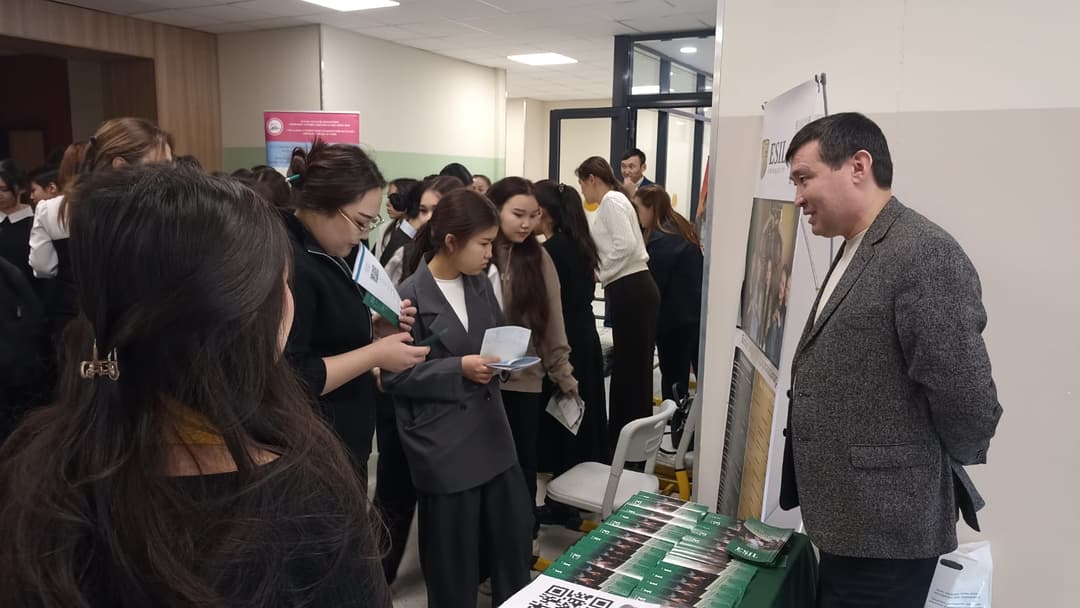 Esil University принял участие в «Марафоне профессий» в школе №112
