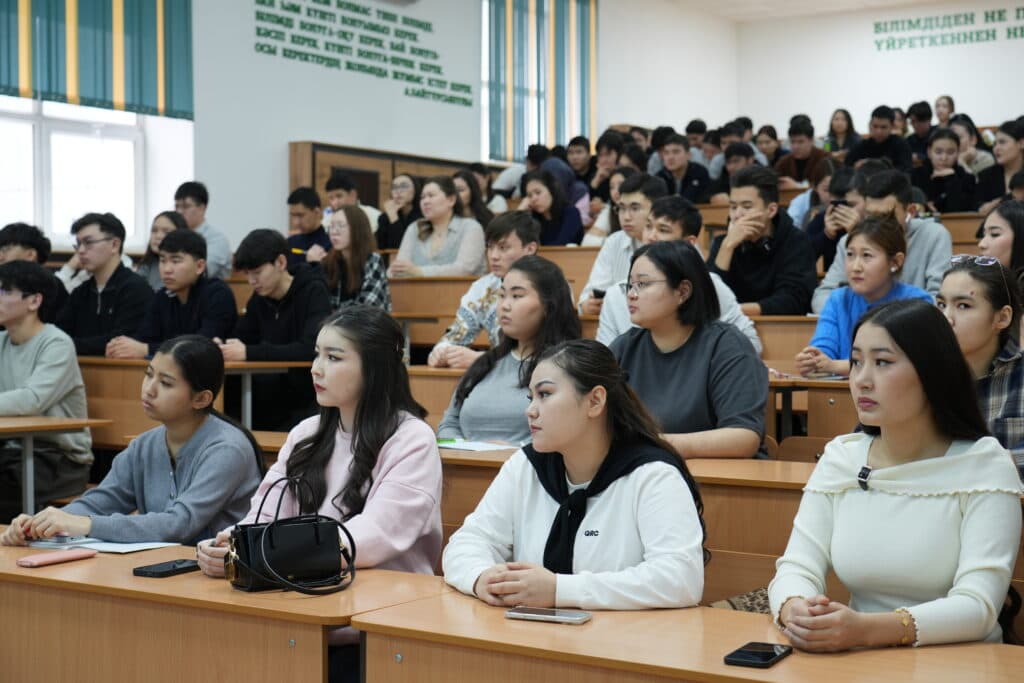 Esil University-де Конституция жобасы бойынша кездесу