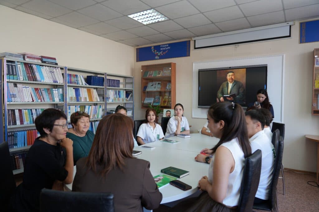 В Esil University состоялся круглый стол «Абай и Шакарим: две вершины духовности»