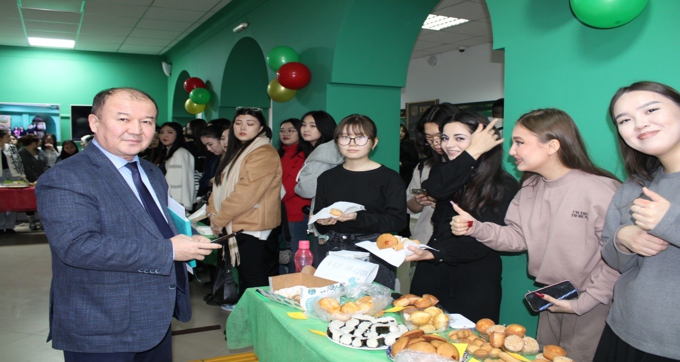 БЛАГОТВОРИТЕЛЬНАЯ ЯРМАРКА В ESIL UNIVERSITY