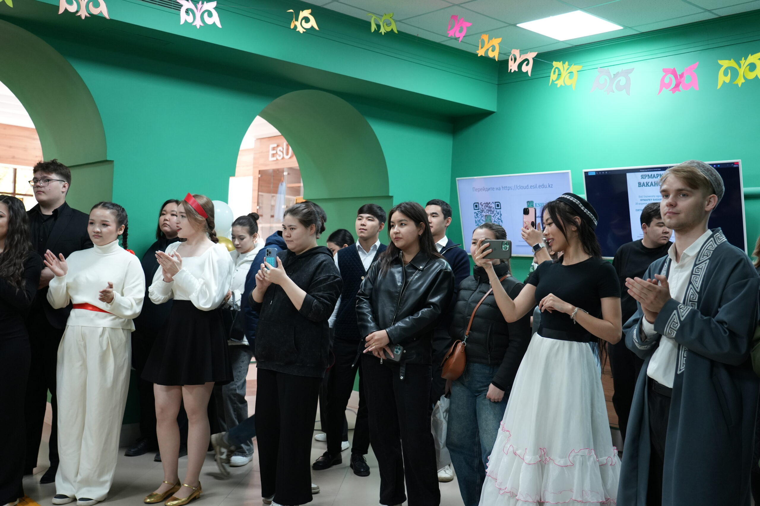 Студенты Esil University отметили День единства народа Казахстана праздником