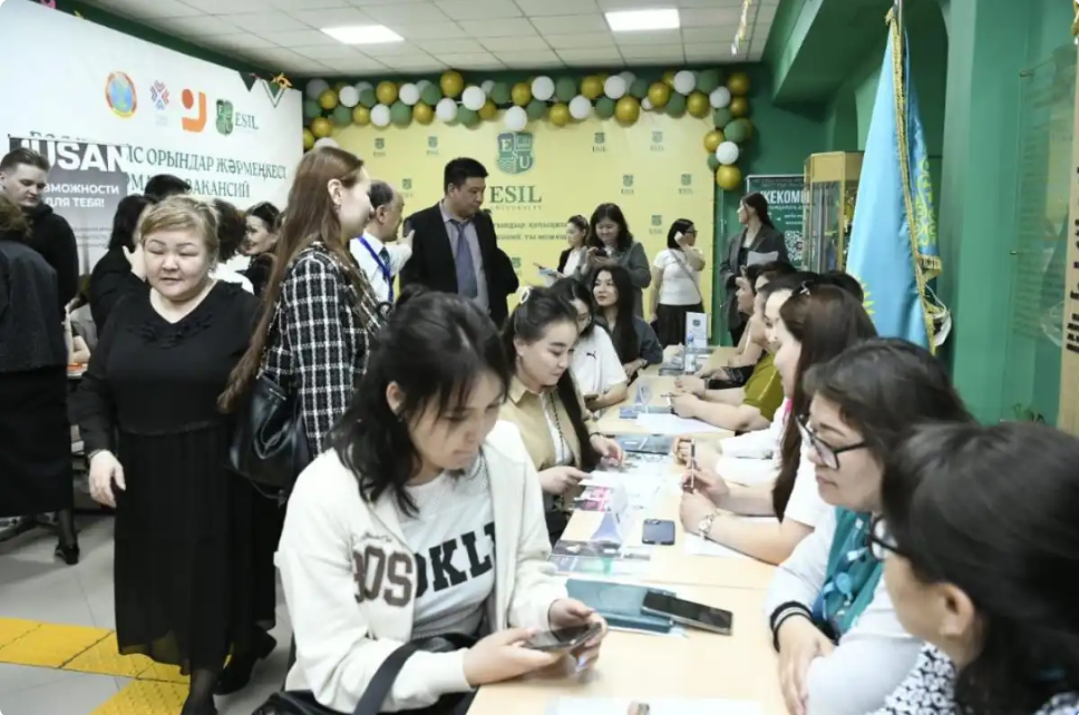 Esil University провели ежегодную ярмарку вакансий