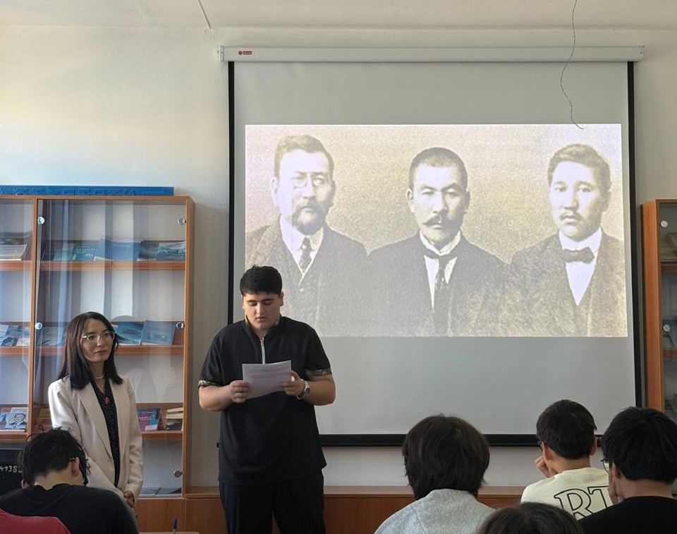 В Esil University прошёл воспитательный час, посвящённый наследию Мыржакыпа Дулатулы