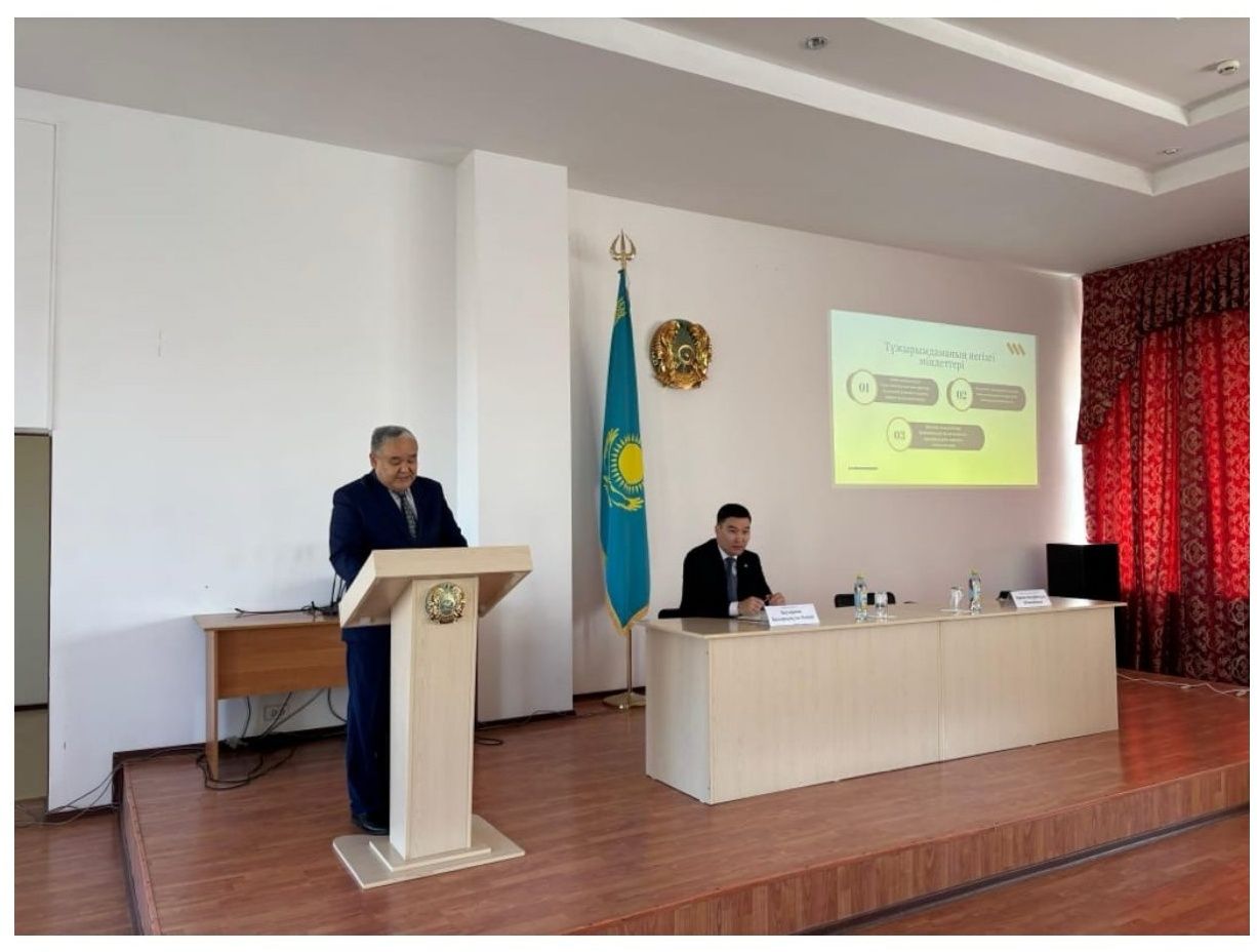 Семинар по Концепции языковой политики провёл преподаватель университета