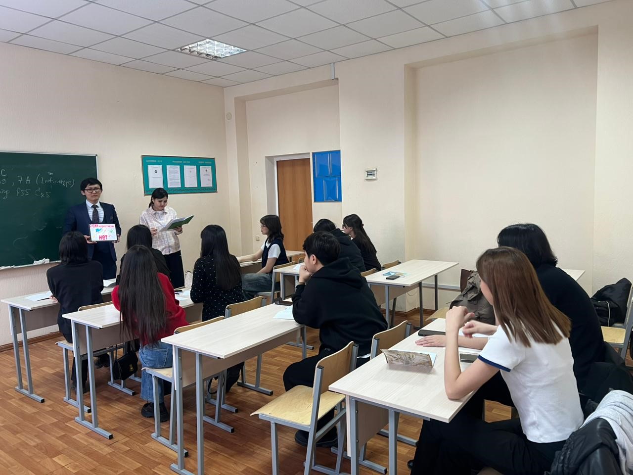 Борьба с зависимостями — залог светлого будущего: в Esil University прошел знаковый кураторский час