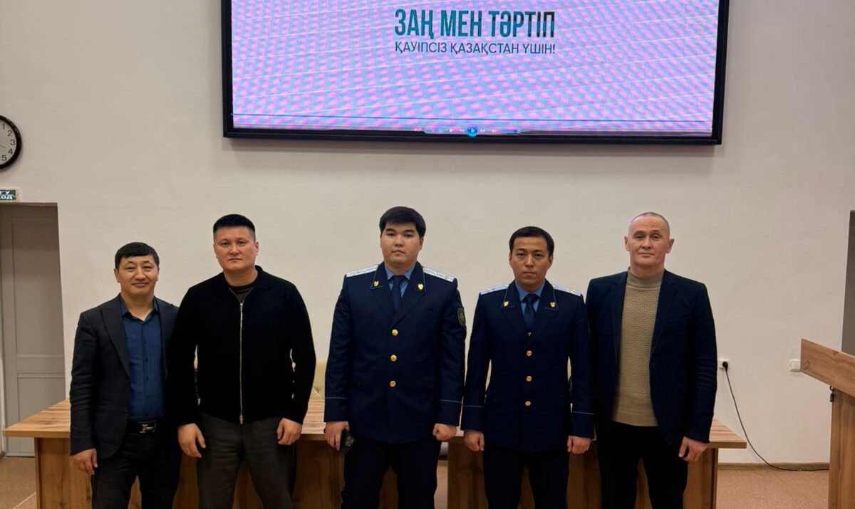 В Esil University прошёл кураторский час на тему «Закон и порядок»